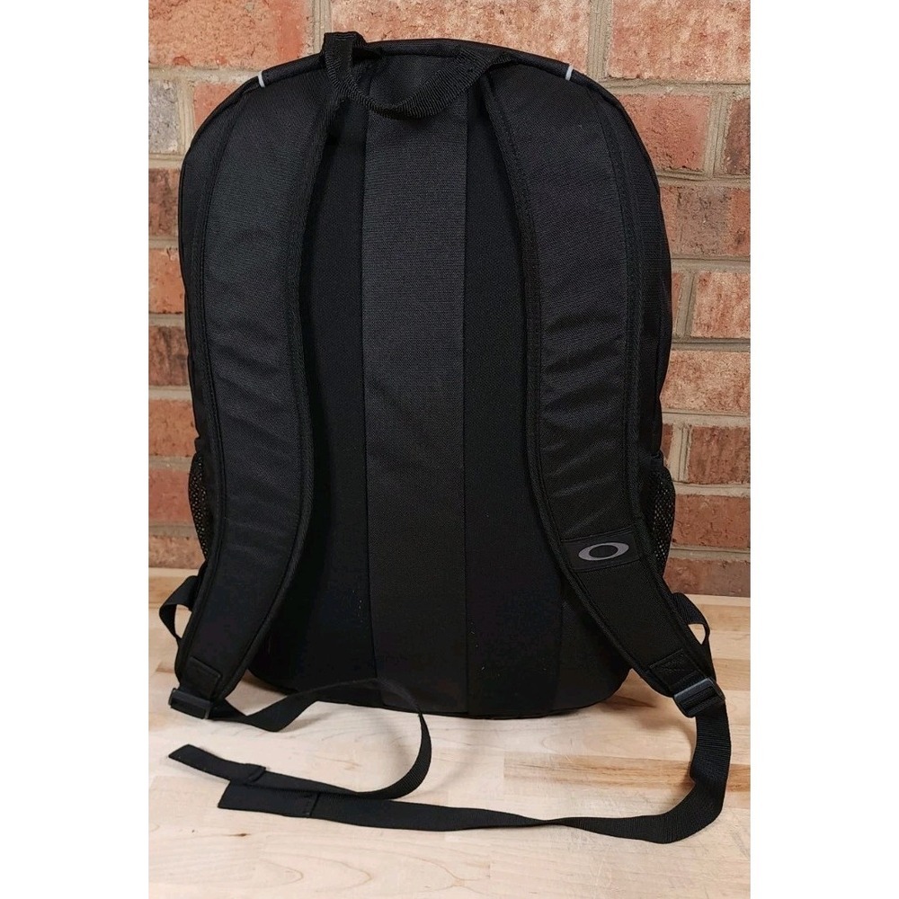 Oakley Enduro Backpack 20L Hiking Tactical Day Pack Bag Black - Picture 4 of 6